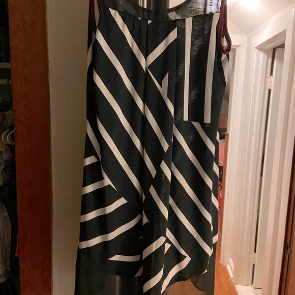 High-low black and white striped tank top - Picture 2 of 2